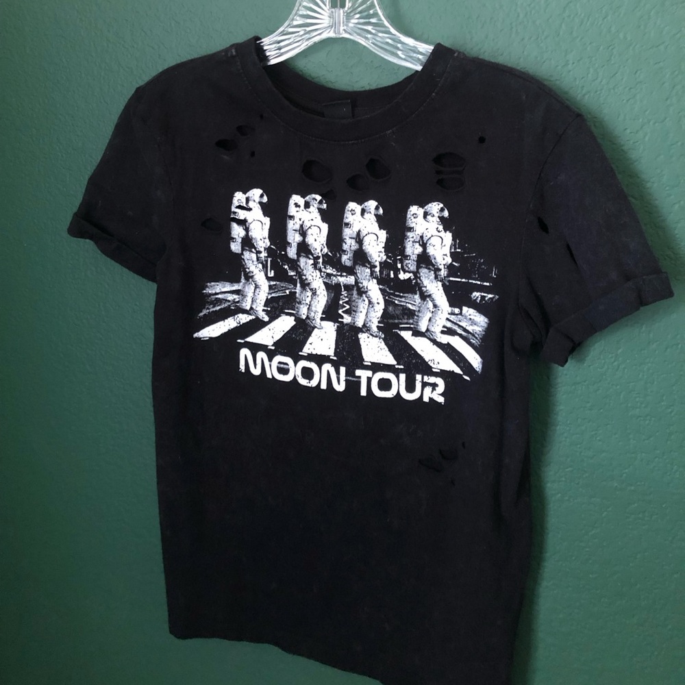 Women’s Distressed ‘Moon Walk’ T-shirt- XS